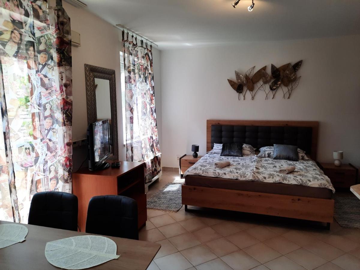 Crazy Frog Gambrinusz Ii. Apartment Hajduszoboszlo Exterior photo