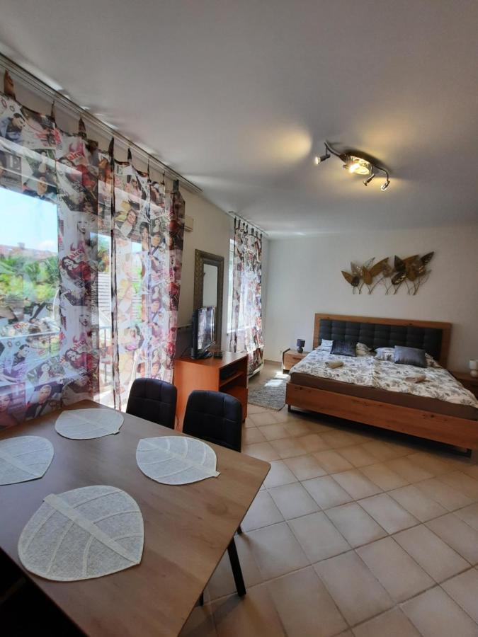 Crazy Frog Gambrinusz Ii. Apartment Hajduszoboszlo Exterior photo